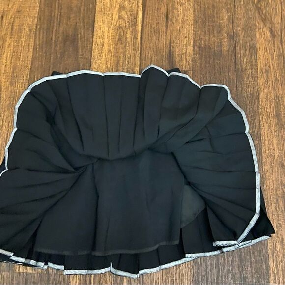 Alice + Olivia Black Pleated Mini Skirt Size27 - Picture 7 of 8